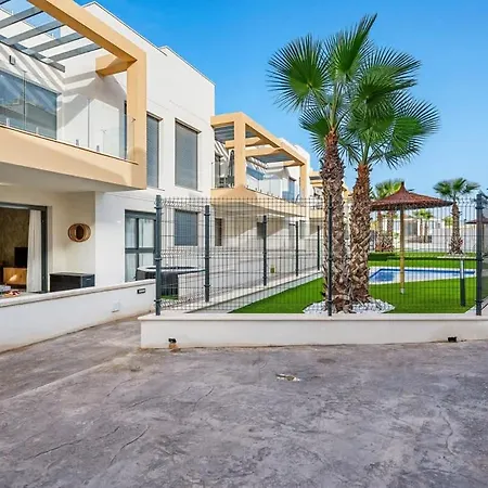 Vakantiehuis Modern With Private Jacuzzi Dehesa de Campoamor (Orihuela Costa)